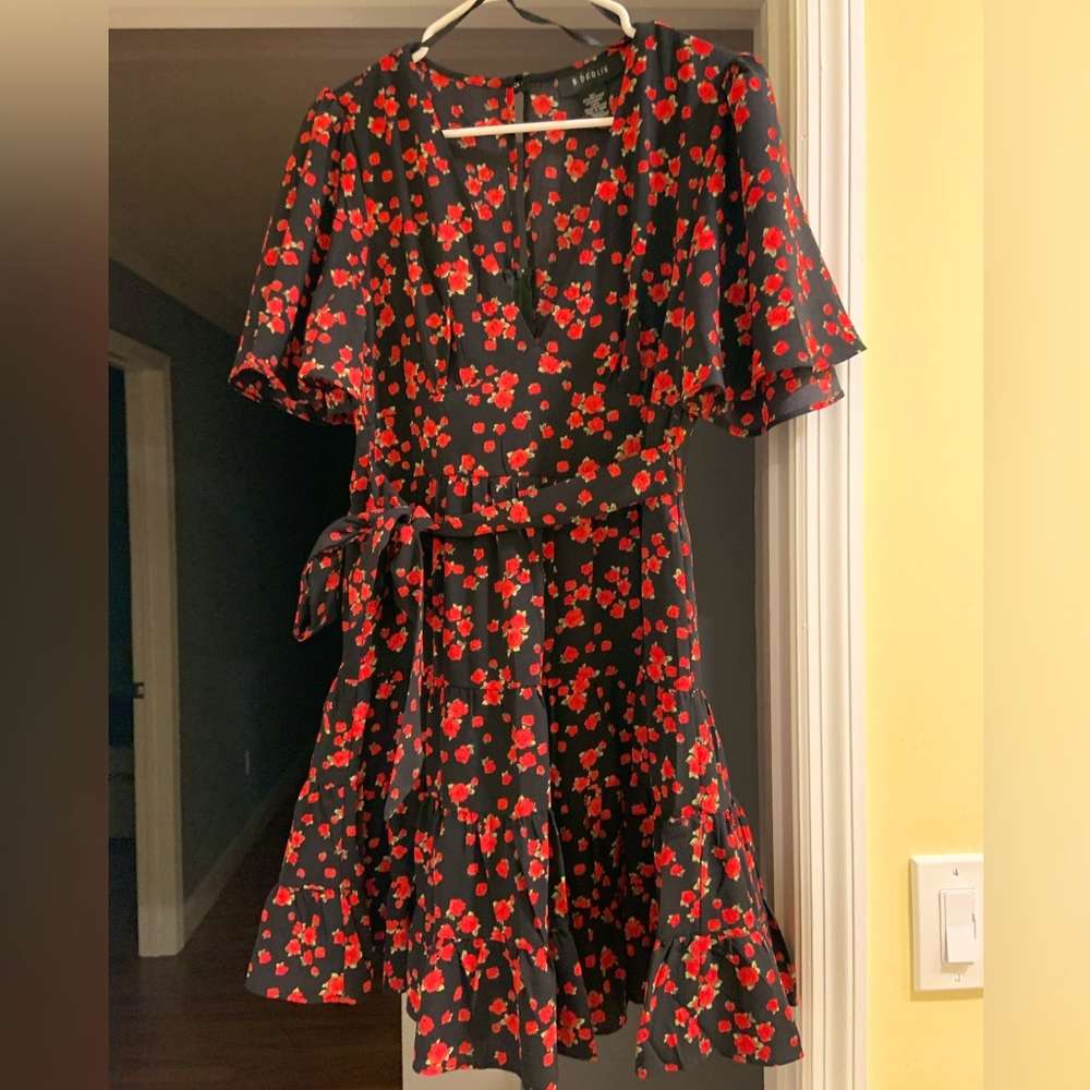 Floral dress only worn once but looked too short on me bc Im large size is 6-8